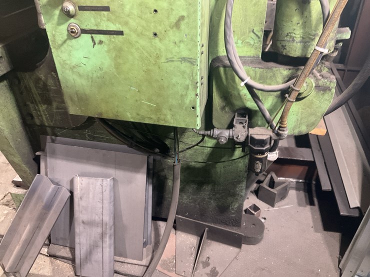 #105-•-175-ton-accur-press-brake-image-12