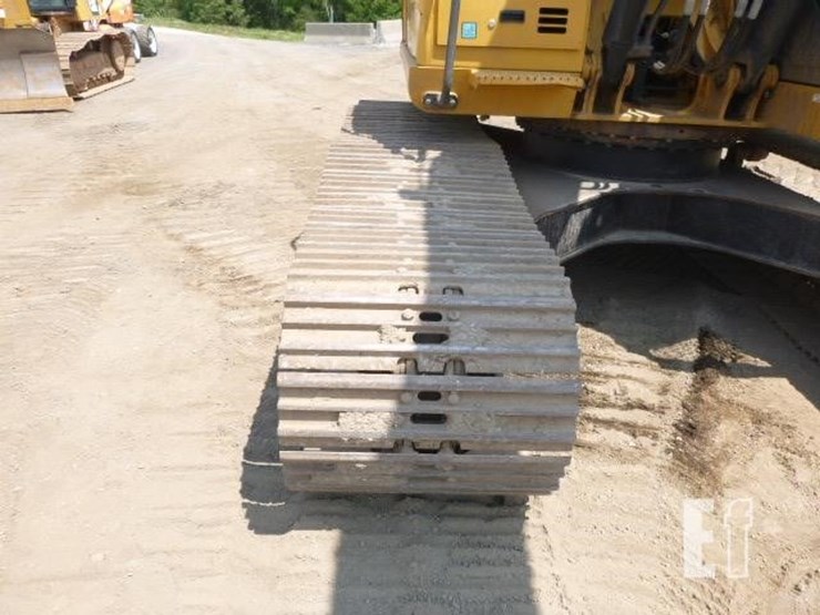 2017-deere-210g-lc-image-31