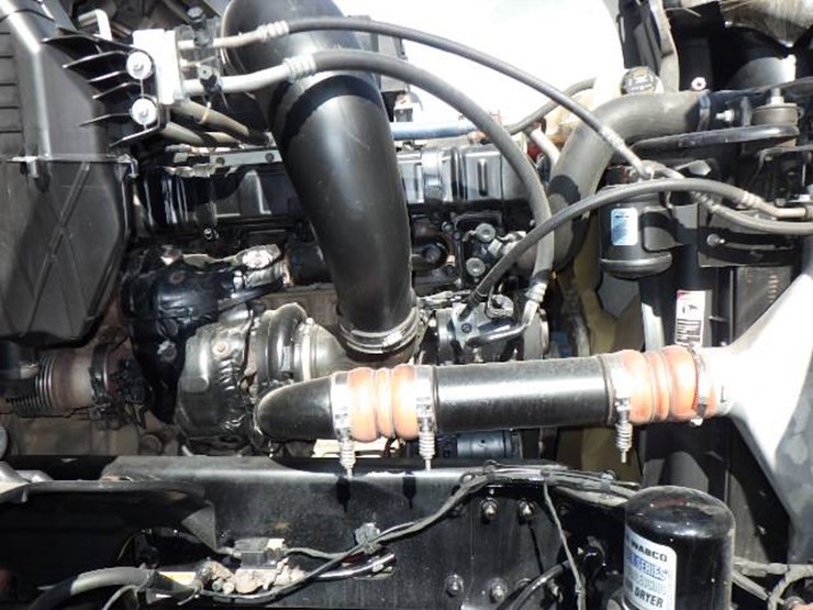 2019-freightliner-cascadia-126-image-18