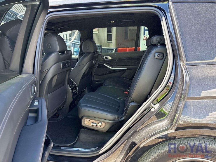 2022-bmw-x7-xdrive40i-awd-suv-image-21
