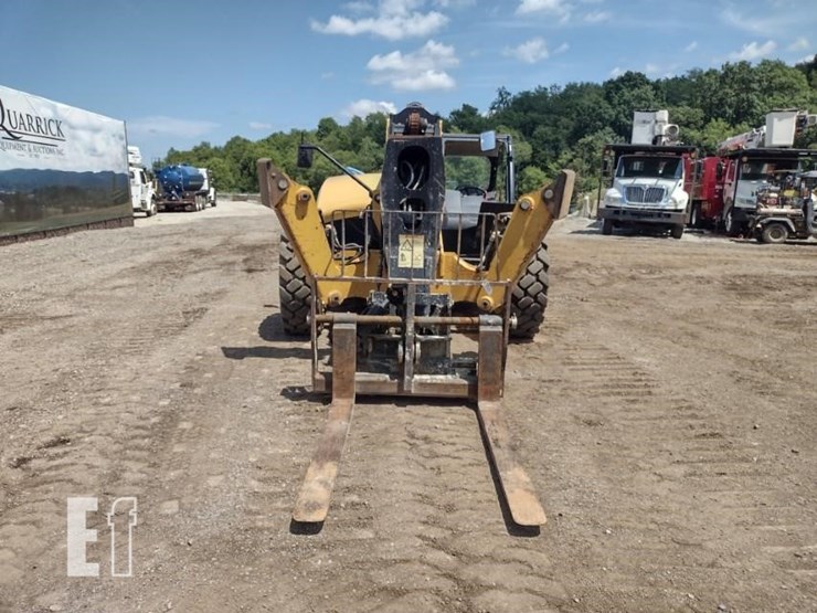 2017-caterpillar-tl1055d-image-2