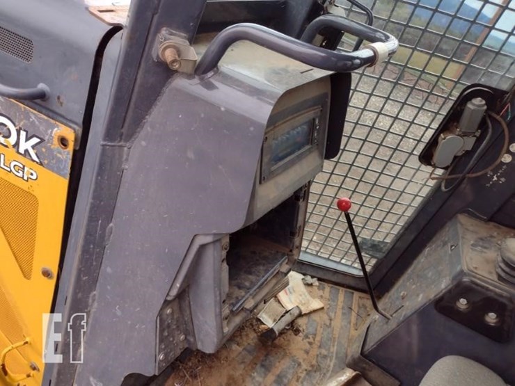 2017-deere-650k-lgp-image-14