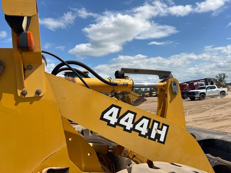 2000-deere-444-image-22