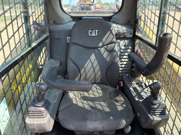 2020-caterpillar-259d3-image-25