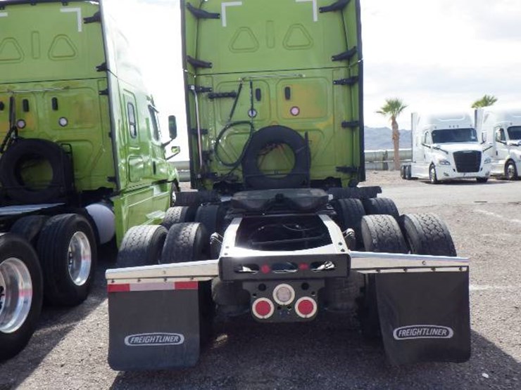 2023-freightliner-cascadia-126-image-6