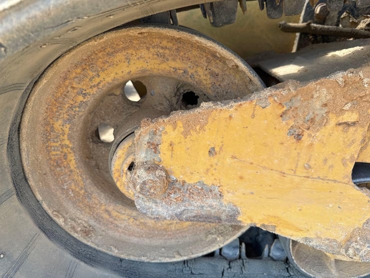 2012-caterpillar-259b3-image-12
