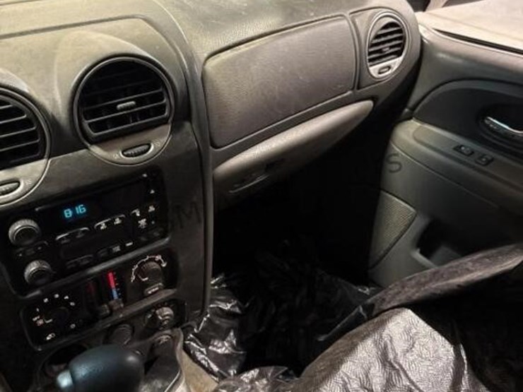 2004-gmc-envoy-sle-image-22
