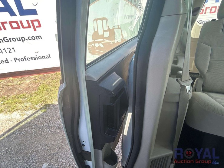 2015-dodge-grand-caravan-image-23