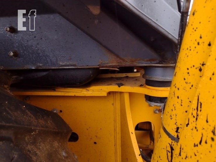 2020-deere-410l-image-28