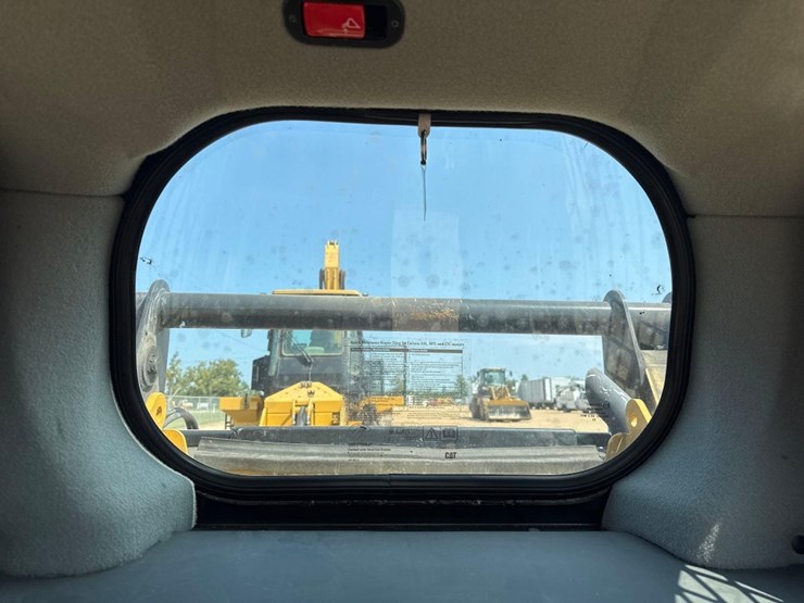 2023-caterpillar-259d3-image-34