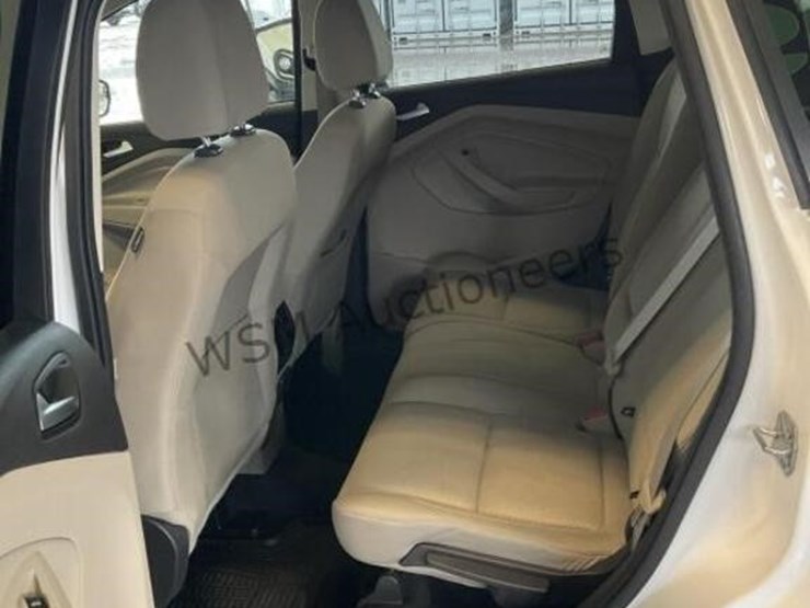 2017-ford-escape-se-image-22