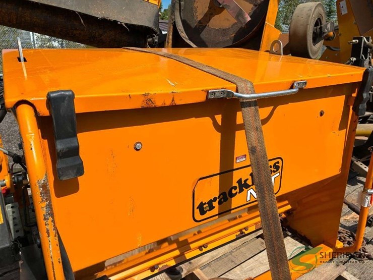 2014-trackless-model-mt6-with-numerous-like-new-attachments-image-55