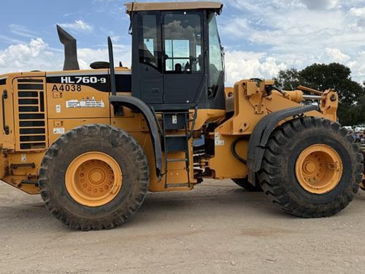 2011-hyundai-hl760-9-image-2