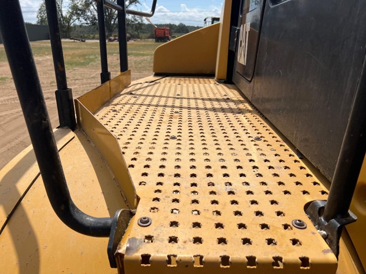 2019-caterpillar-740-gc-image-32