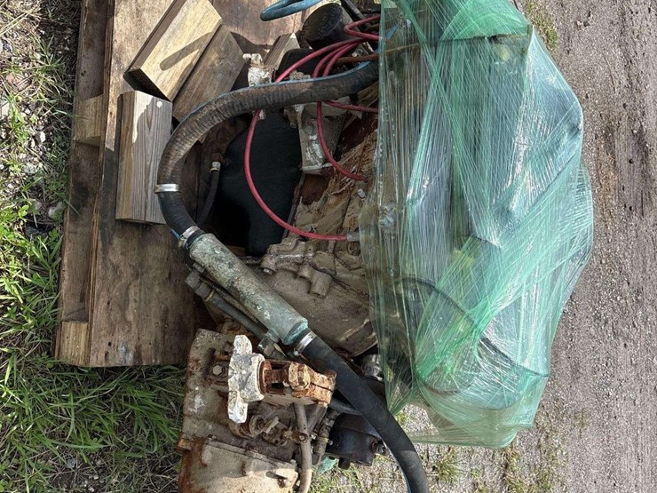 2-windsor-351-inboard-motors-w/transmissions-shafts-rutters-and-props-image-3