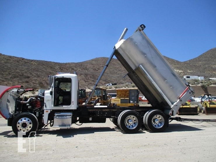 2008-peterbilt-365-image-16