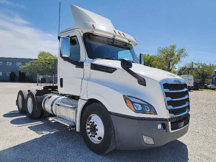 2019-freightliner-cascadia-126-image-1