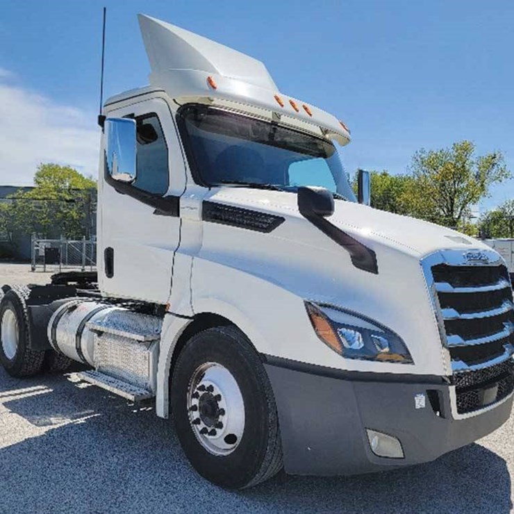 2019 FREIGHTLINER CASCADIA 126