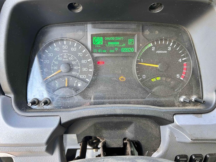 2015-mitsubishi-fe180-cab-and-chassis-image-18