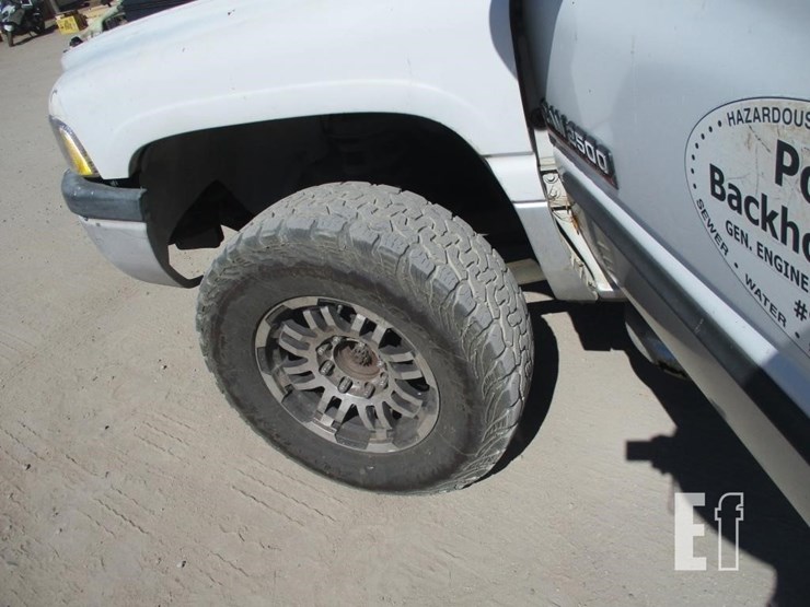 2002-dodge-2500-image-15