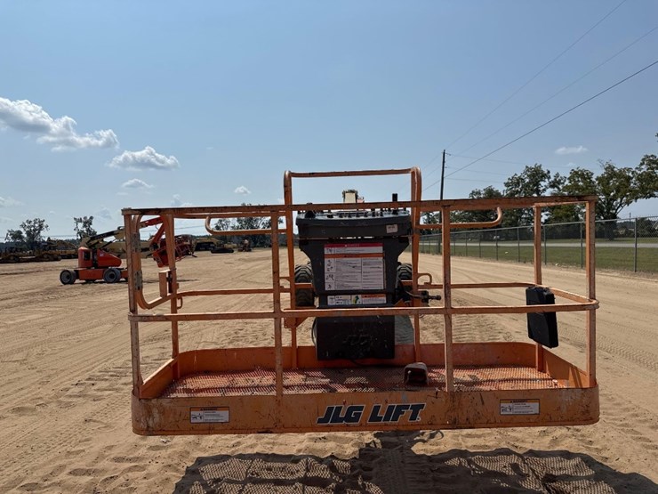 2008-jlg-800s-image-7