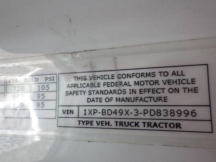 2023-peterbilt-579-image-13