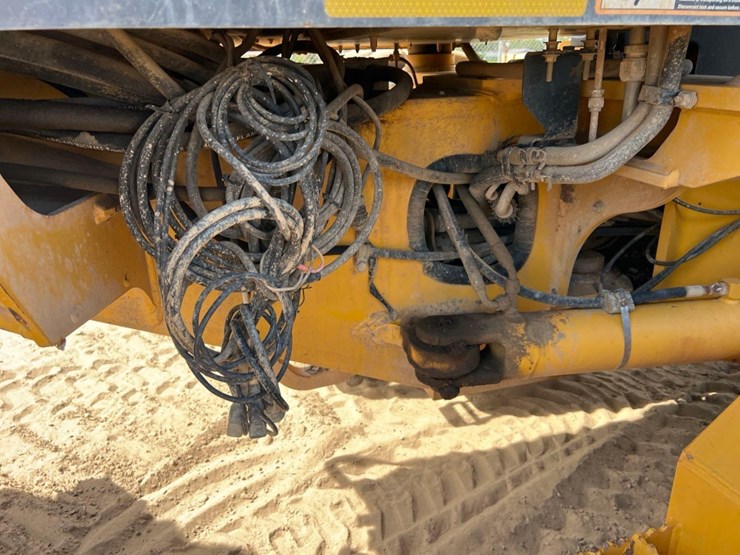 2008-deere-672d-image-18