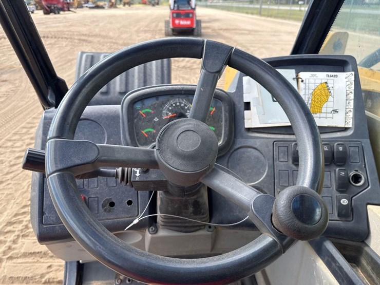 2016-caterpillar-tl642d-image-22