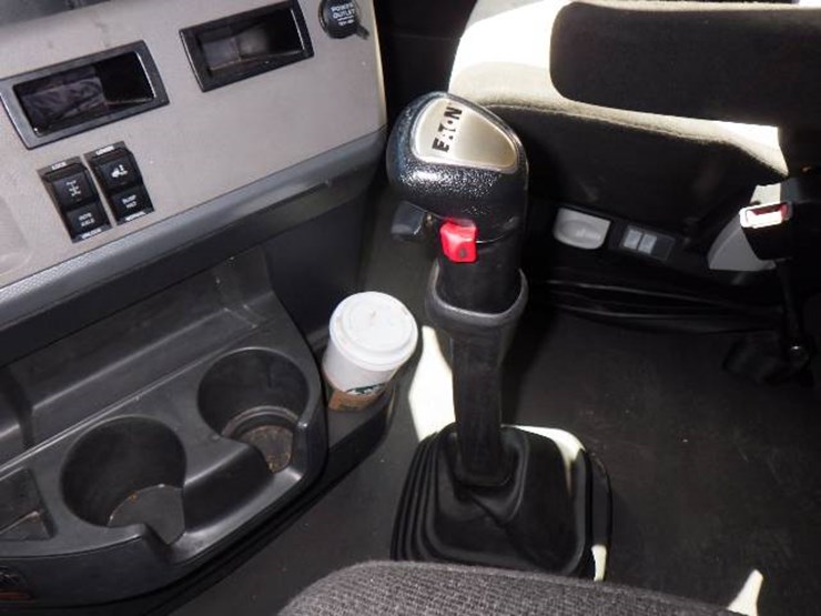 2020-freightliner-cascadia-126-image-14