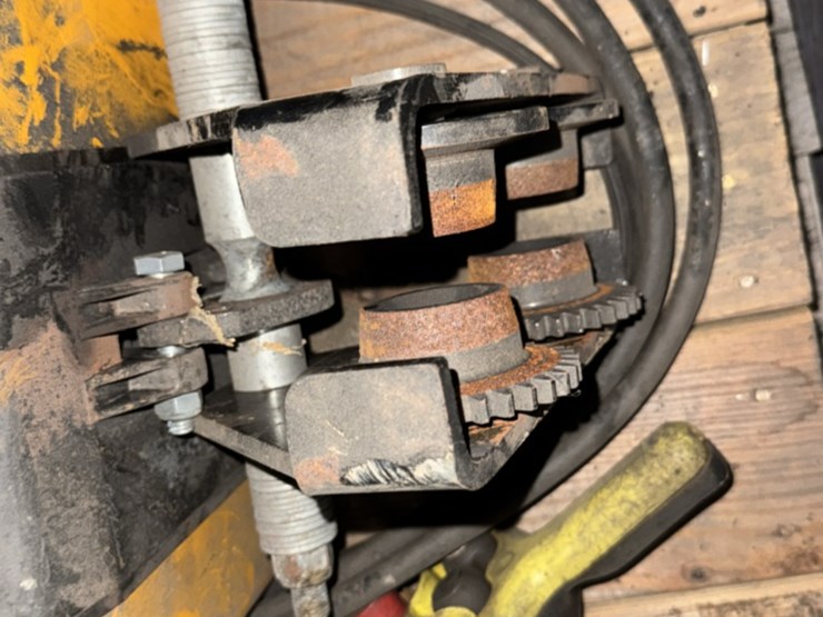 #152-•-1/2-ton-chain-hoist-image-3