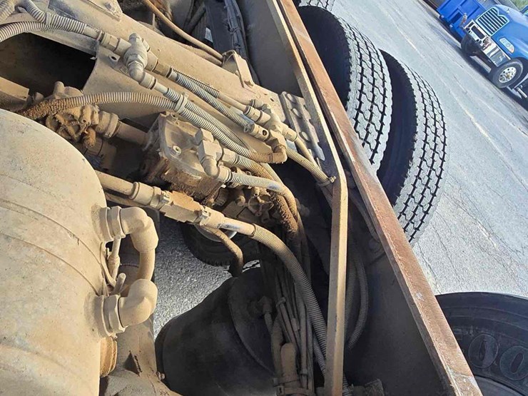 2014-mack-tri-axle-dump-truck-image-7