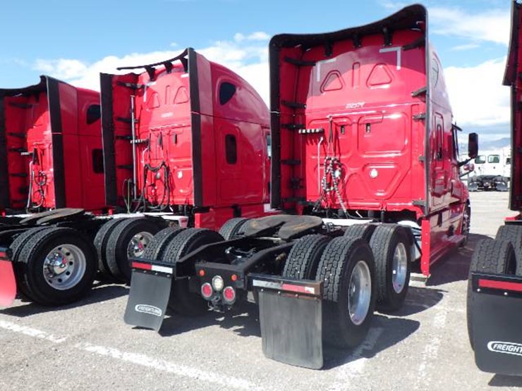 2021-freightliner-cascadia-126-image-7