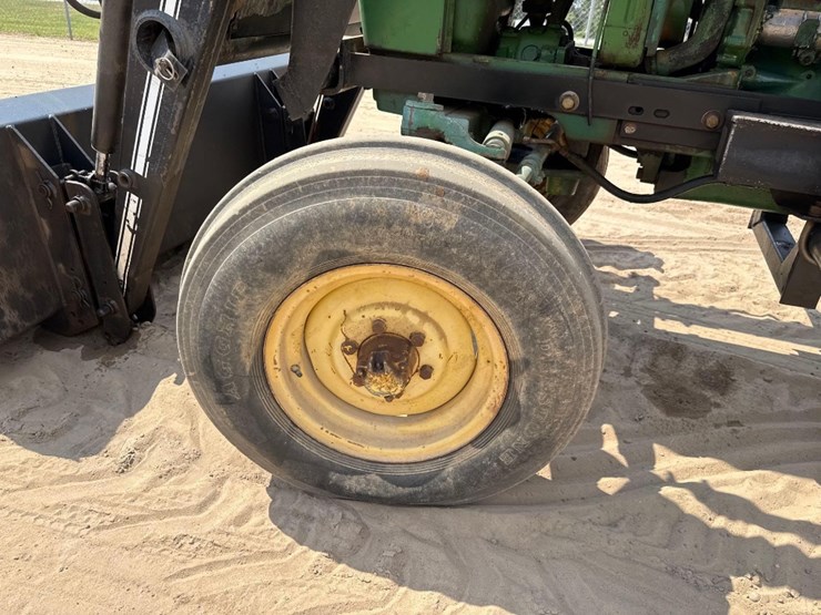 john-deere-2350-image-10