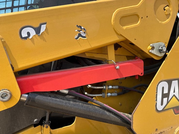2024-caterpillar-242d3-image-19