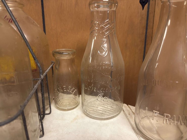 (16)-milk-bottles-and-carrier-image-6