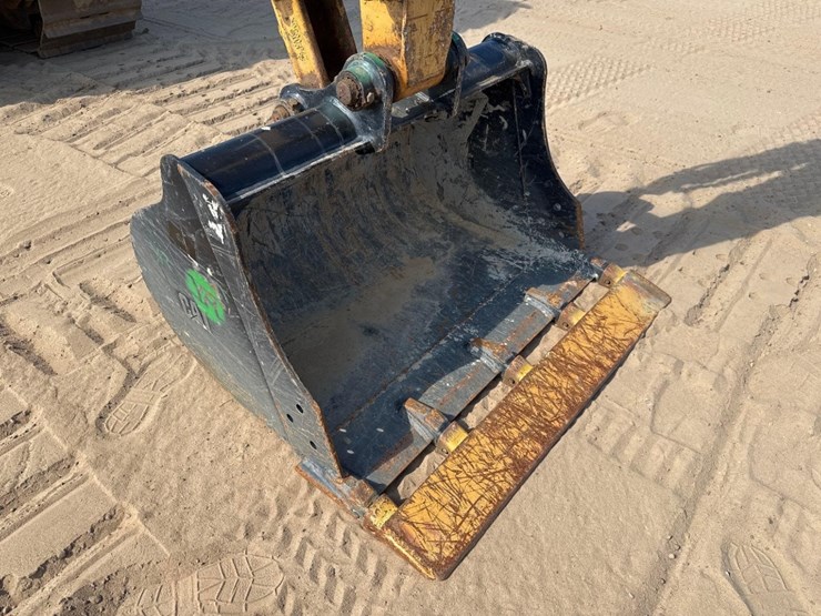 2022-caterpillar-303-image-23
