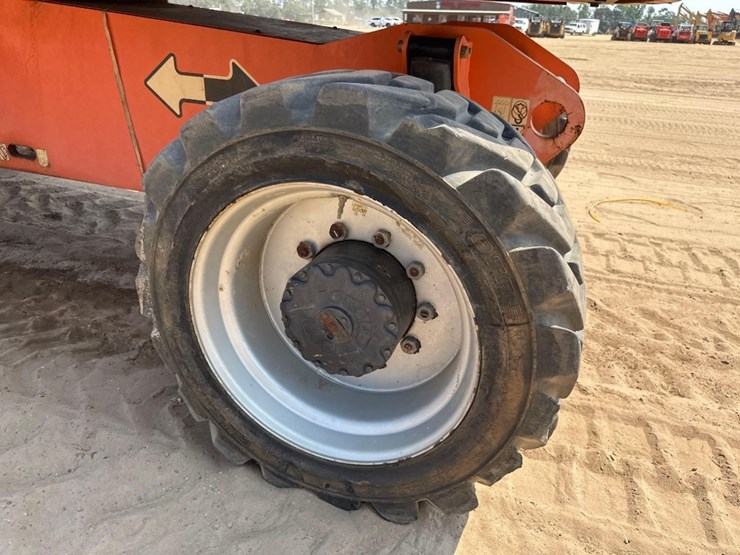 2008-jlg-800s-image-11