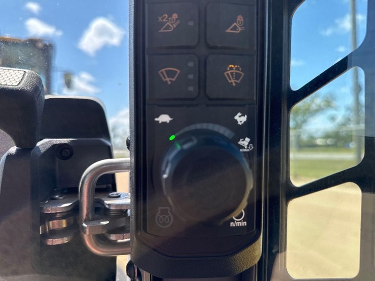 2024-caterpillar-255-skid-steer-image-31