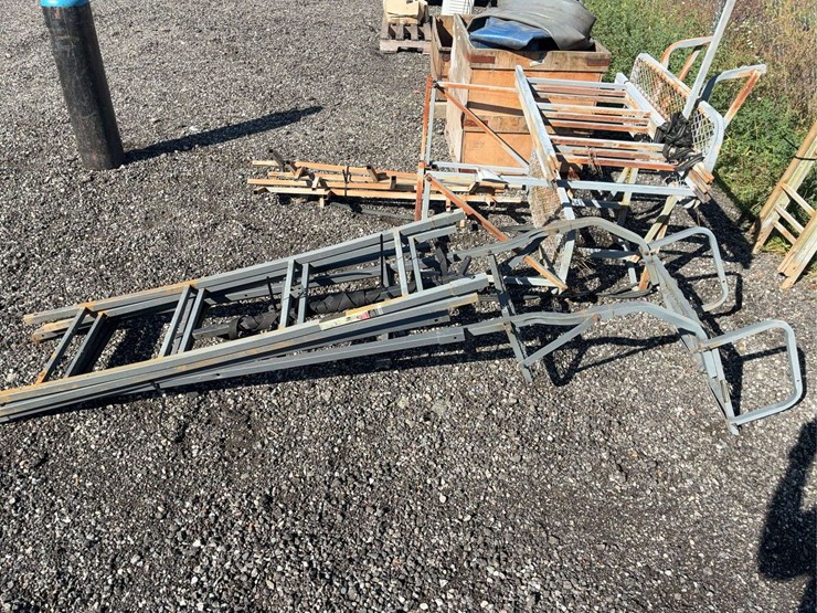 2-ladder-tree-stand-image-1