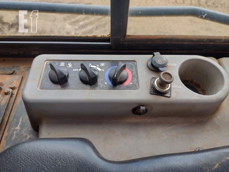 2015-komatsu-d61ex-23-image-11