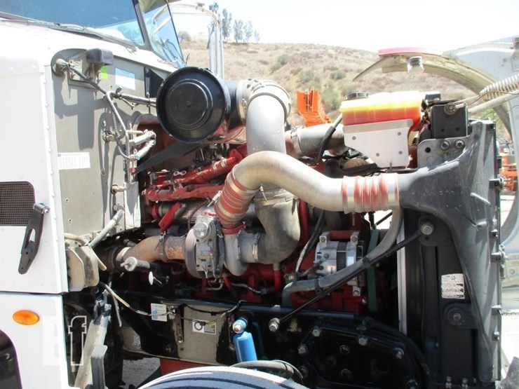 2008-peterbilt-365-image-5