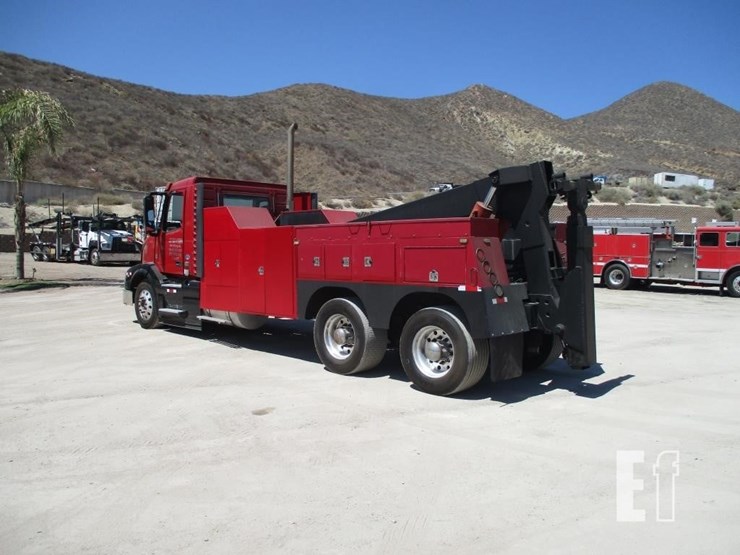 2015-volvo-vnl64300-image-4