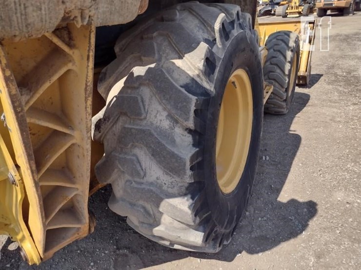 2004-caterpillar-420d-image-24