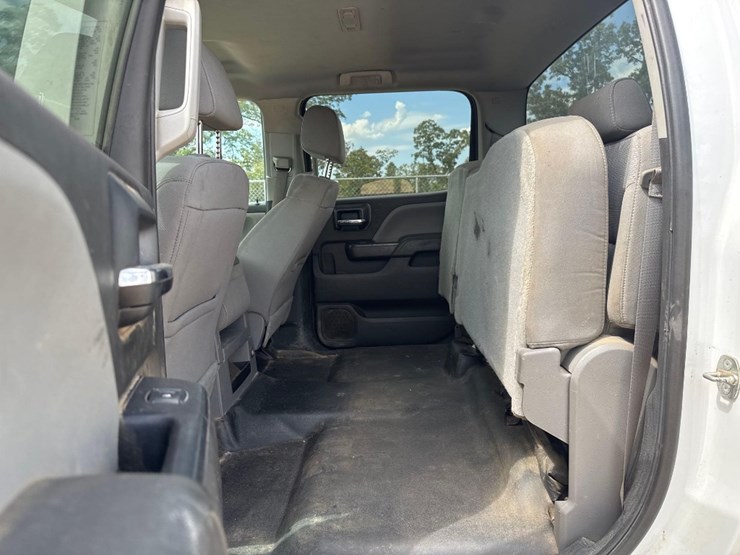 2016-chevrolet-3500hd-image-23