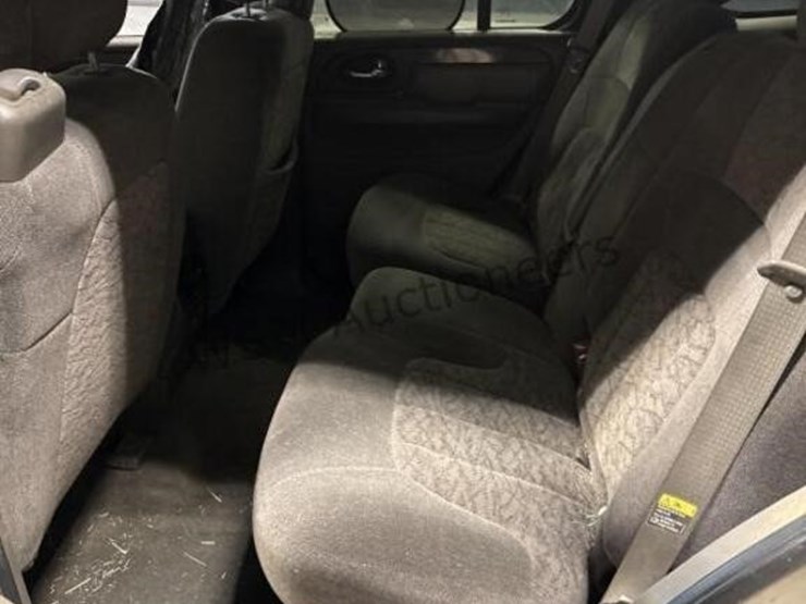 2004-gmc-envoy-sle-image-26