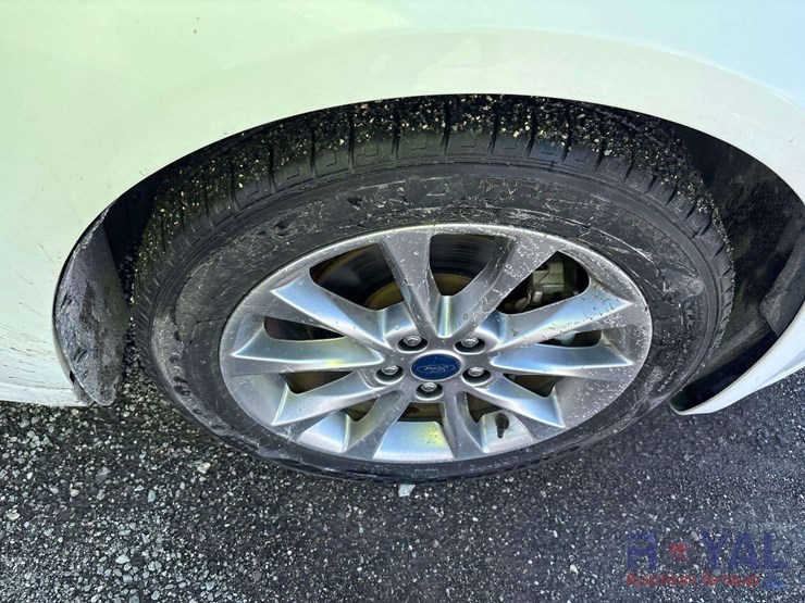 2017-ford-fusion-hybrid-sedan-image-23