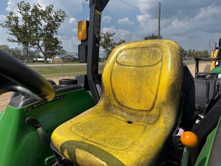 john-deere-3032e-image-15