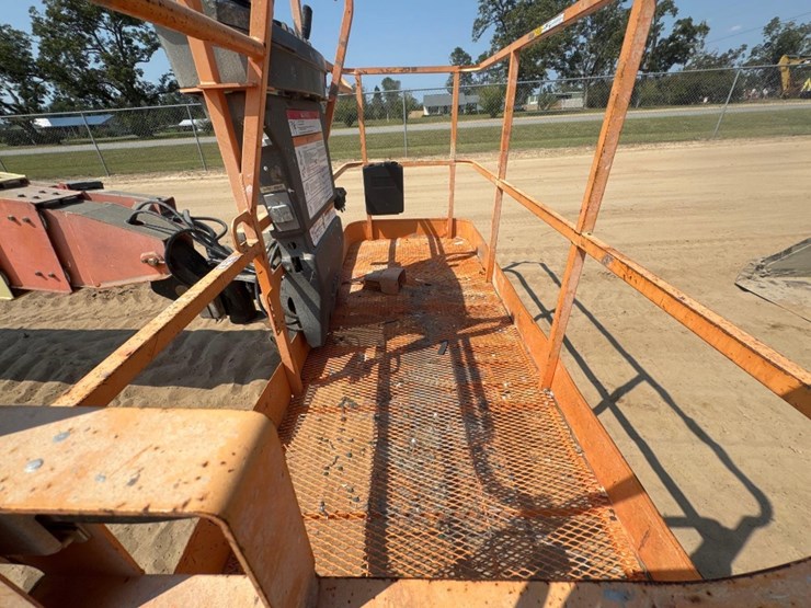 2008-jlg-800s-image-22