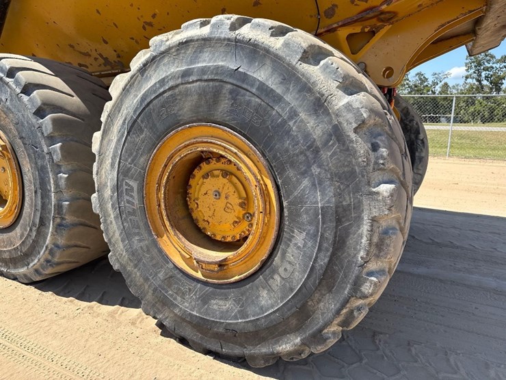 2019-caterpillar-745-image-9
