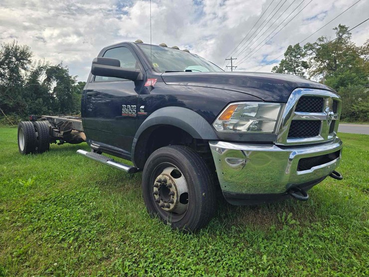 2015-dodge-ram-5500-image-3